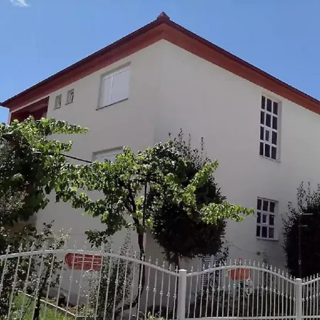 Melani Apartment *