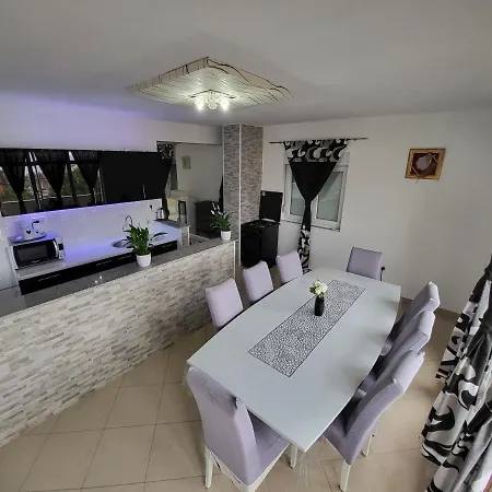 Apartment Melani