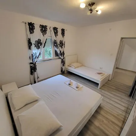 Melani Apartment