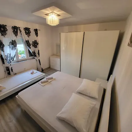 Melani Apartment Bibinje